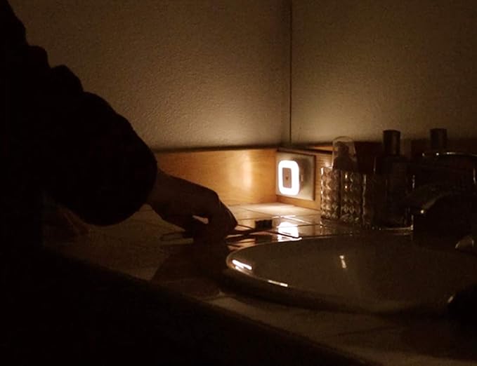 Plug-in LED Night Light with Dusk to Dawn Sensor for Hallway, Stairs, Bathroom, Kitchen, Bedroom, Nursery, Kids Room, Warm White, Pack of 6