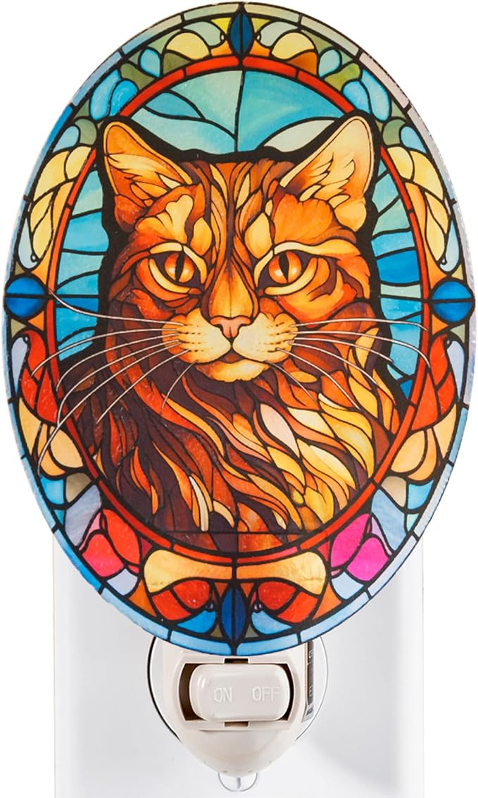 Maine Coon Stained Glass Styled Cat Night Light, Real Glass Plug-in Night Light with Vertical Outlet and On/Off Switch Gift for Cat Owners
