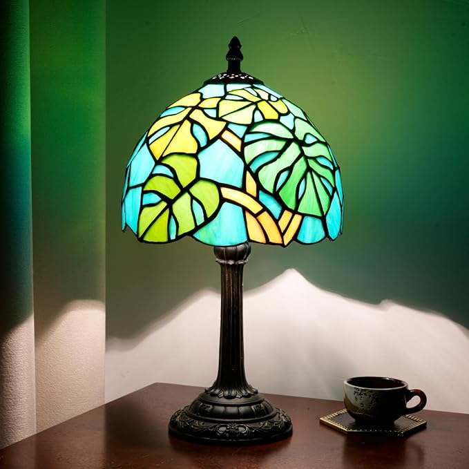 Tiffany Lamp Monstera Deliciosa Stained Glass Table Lamp Handmade Green Monstera Swiss Cheese Plant Bedside Desk Light Unique Cute Accent Nightstand Light for Home Office Dormitory Bar Decorate